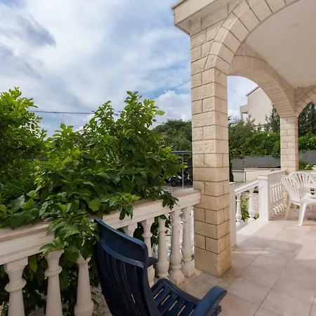 Nella Bella 아파트 트로기르